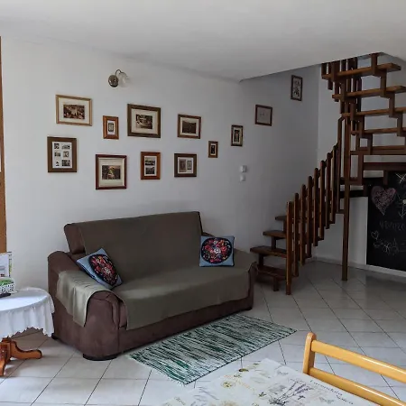 Rozsakert Vendeghaz شقة