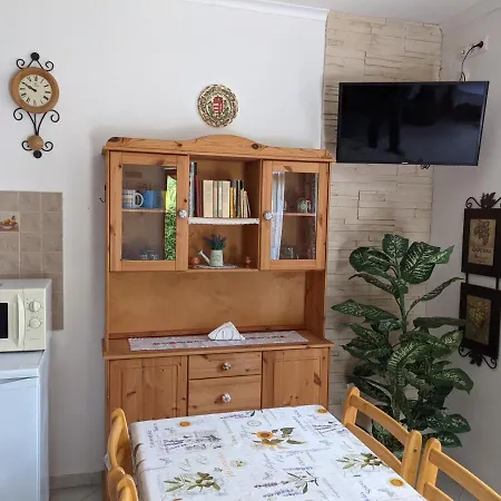 Rozsakert Vendeghaz 아파트 *