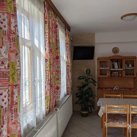 公寓 Rozsakert Vendeghaz *