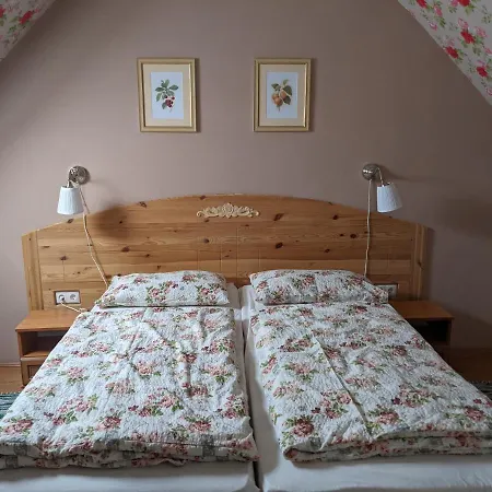 Rozsakert Vendeghaz 公寓 *