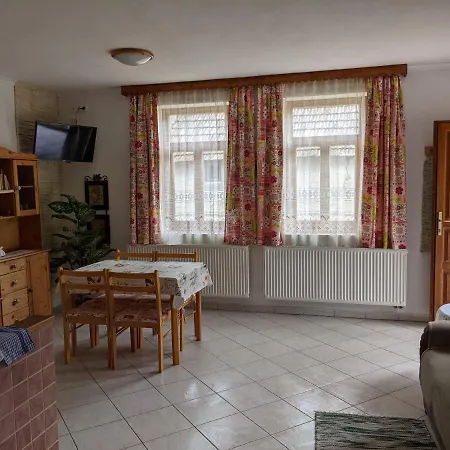 Rozsakert Vendeghaz *