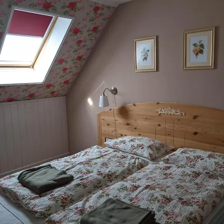 Rozsakert Vendeghaz * Szomolya