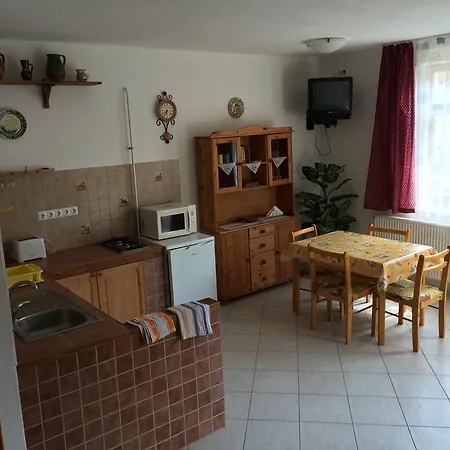 公寓 Rozsakert Vendeghaz *