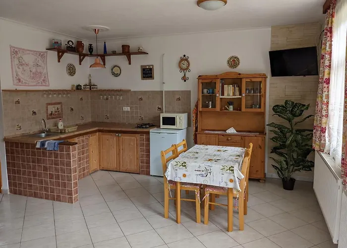 Апартаменты Rozsakert Vendeghaz *