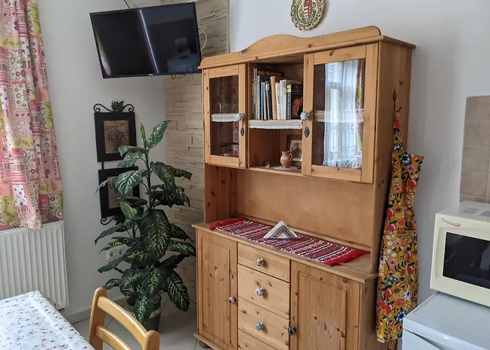 Rozsakert Vendeghaz Apartment