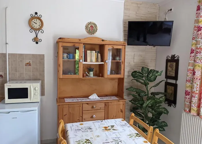 Rozsakert Vendeghaz Apartment *