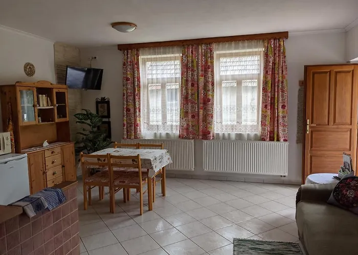 Rozsakert Vendeghaz *