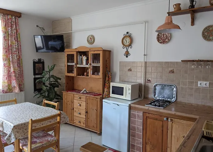 Rozsakert Vendeghaz Apartment Szomolya