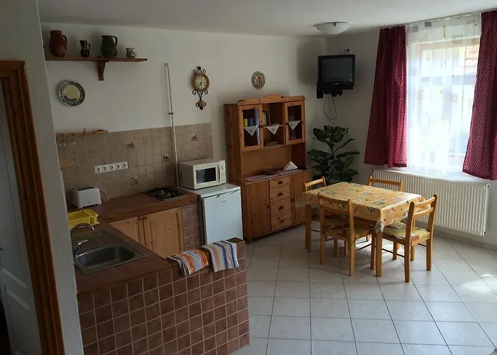 Апартаменты Rozsakert Vendeghaz *